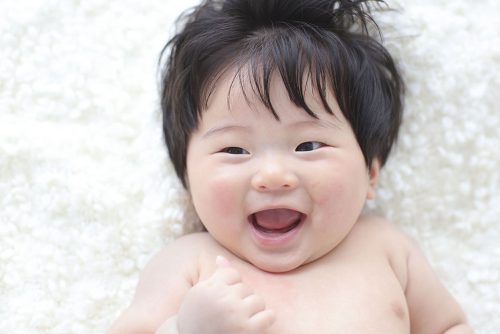 赤ちゃんの可愛い笑顔